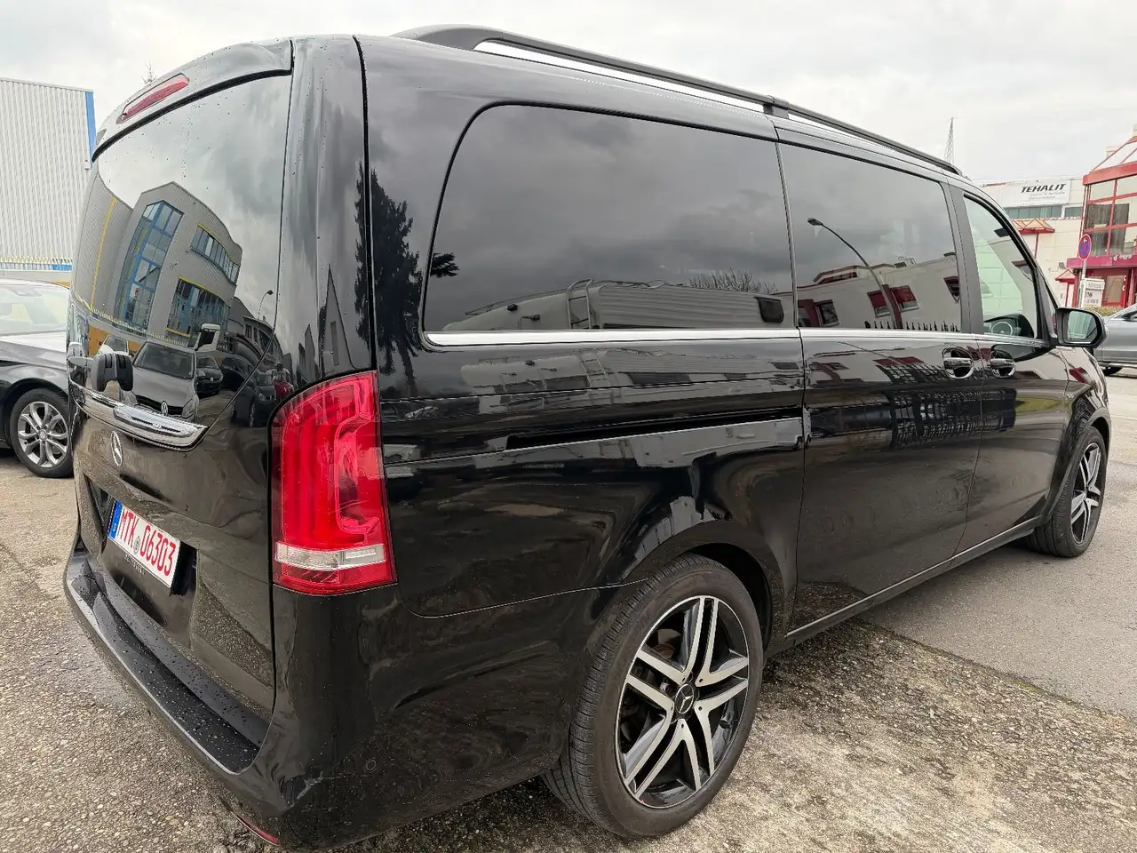 MERCEDES-BENZ V 250 90 ch BVA - CAMÉRA 360° - SELLERIE CUIR - SIÈGES CHAUFFANTS/VENTILÉS