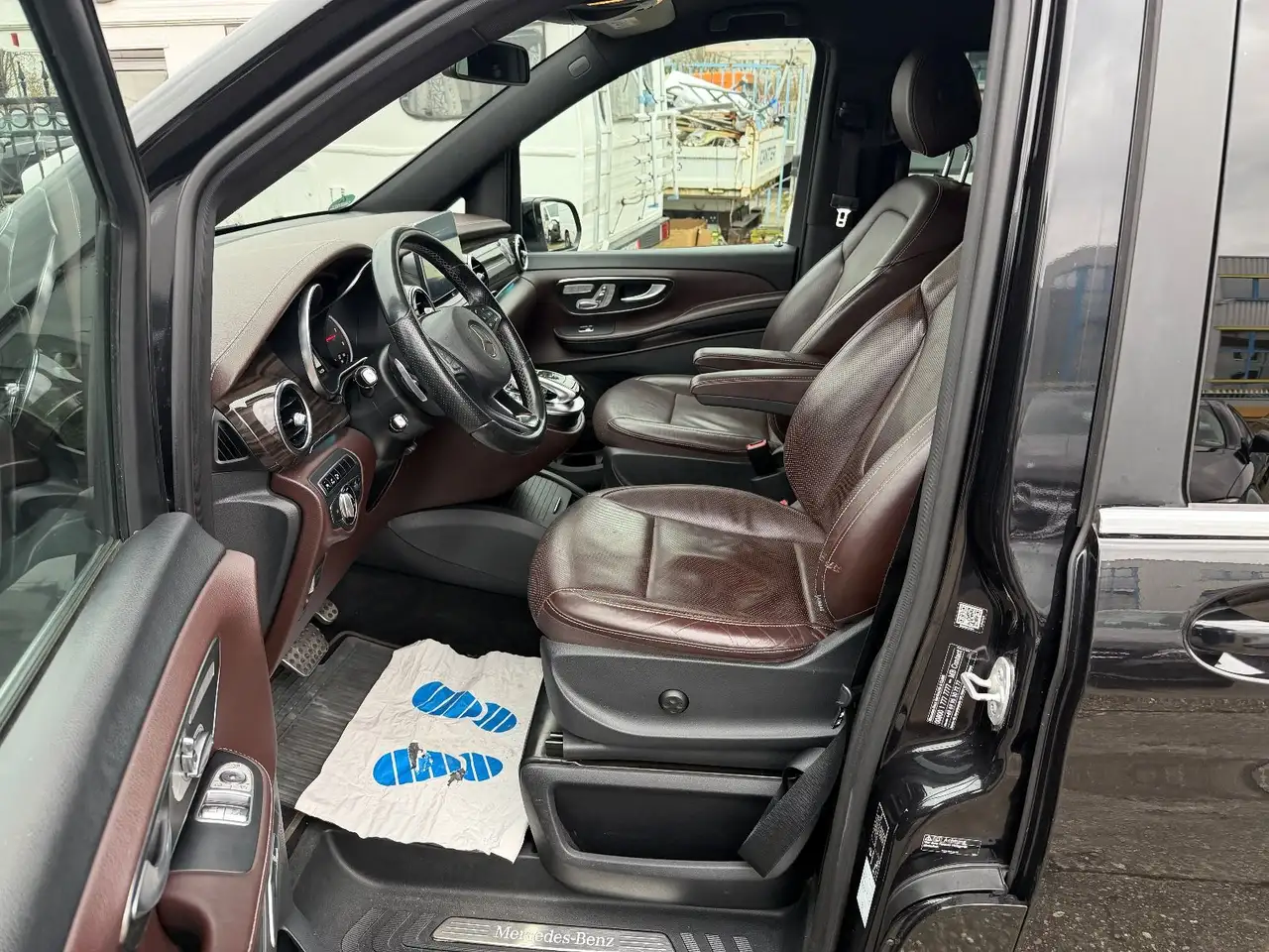 MERCEDES-BENZ V 250 90 ch BVA - CAMÉRA 360° - SELLERIE CUIR - SIÈGES CHAUFFANTS/VENTILÉS