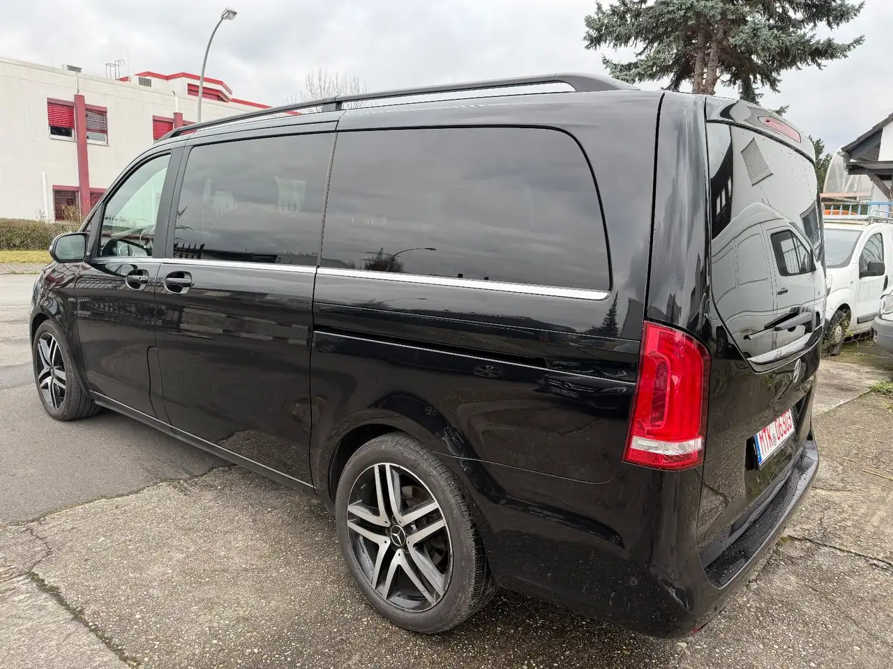 MERCEDES-BENZ V 250 90 ch BVA - CAMÉRA 360° - SELLERIE CUIR - SIÈGES CHAUFFANTS/VENTILÉS