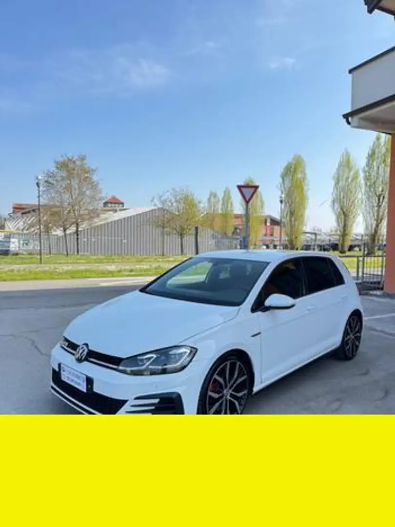 Volkswagen Golf - 1