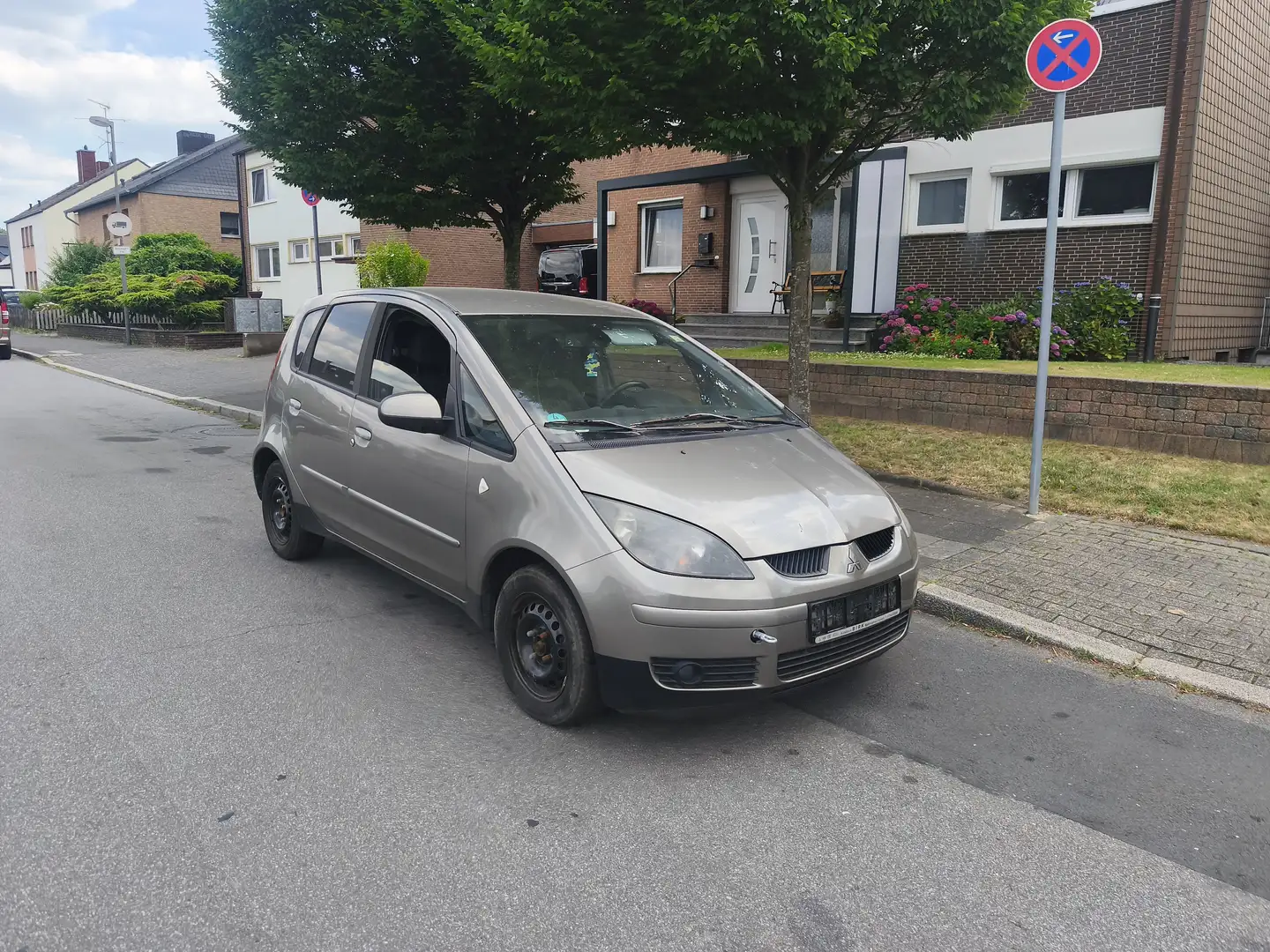 Mitsubishi Colt 1.3 Motion Plus Grau - 2