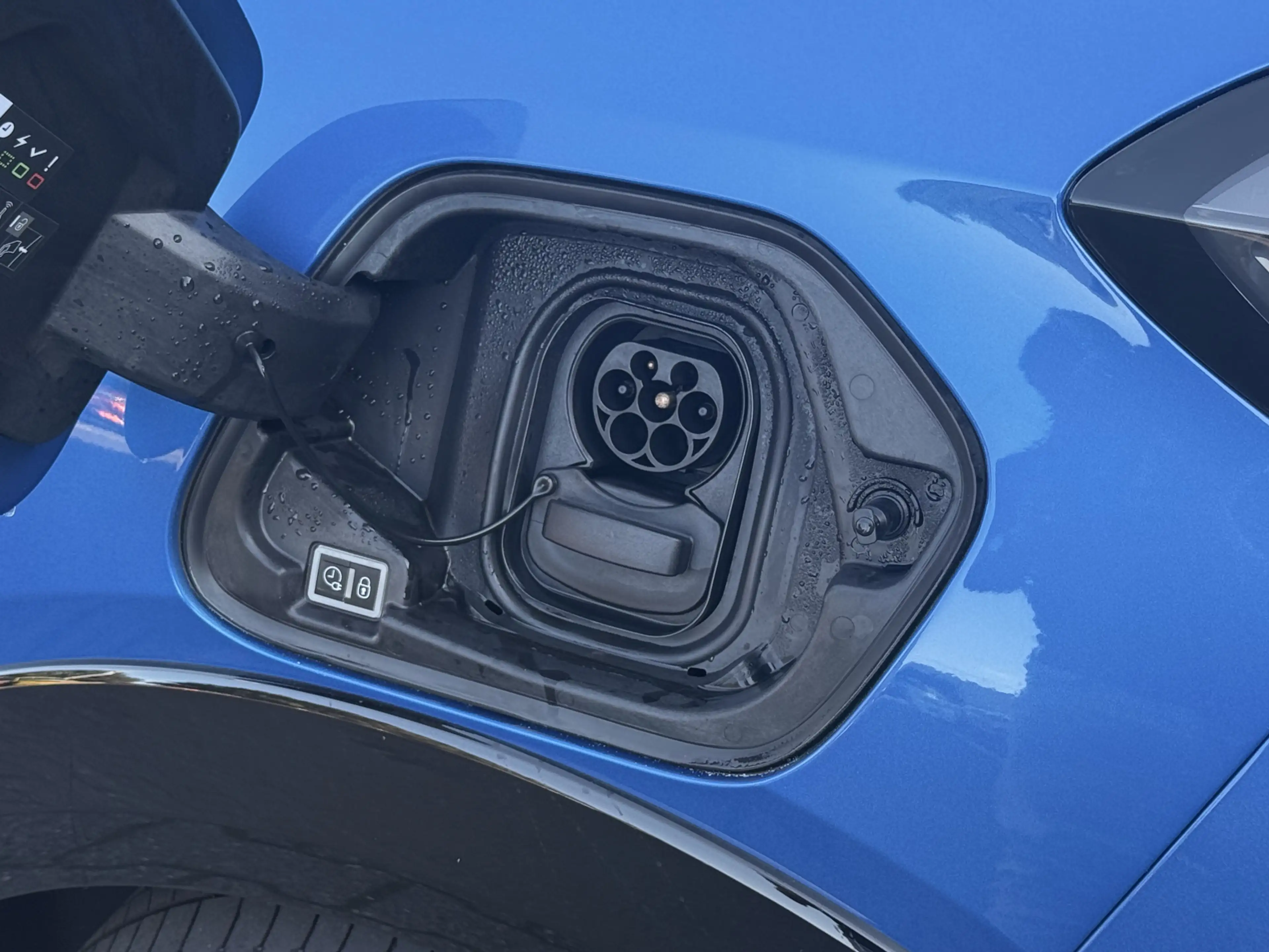 Peugeot e-208 EV Allure 50 kWh 90.3% SOH Camera / Carplay / Navi — photo 14