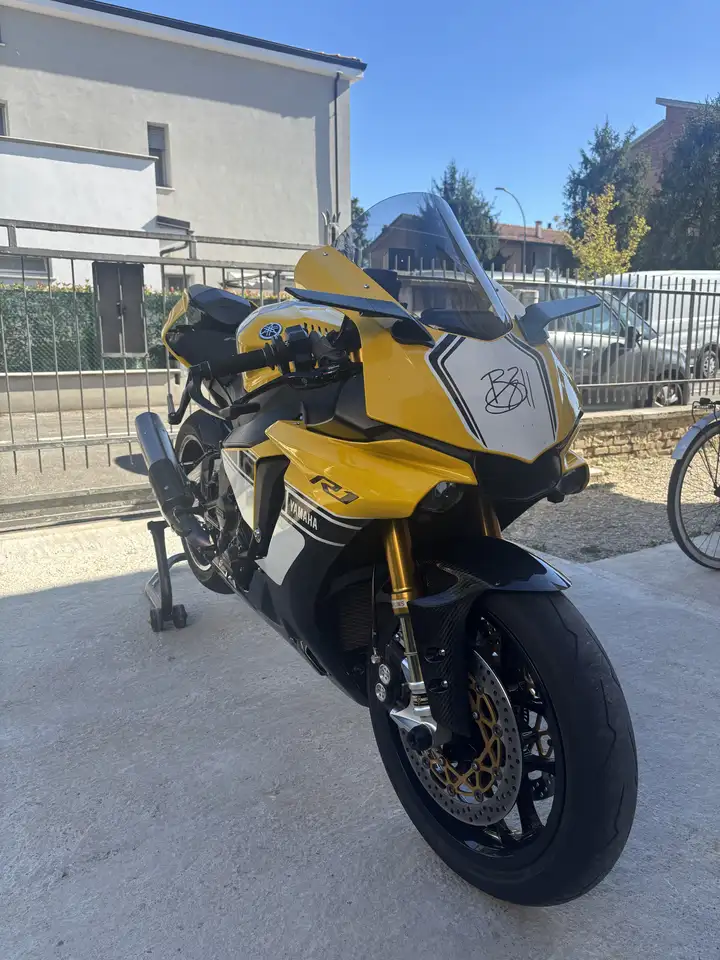 Yamaha YZF-R1