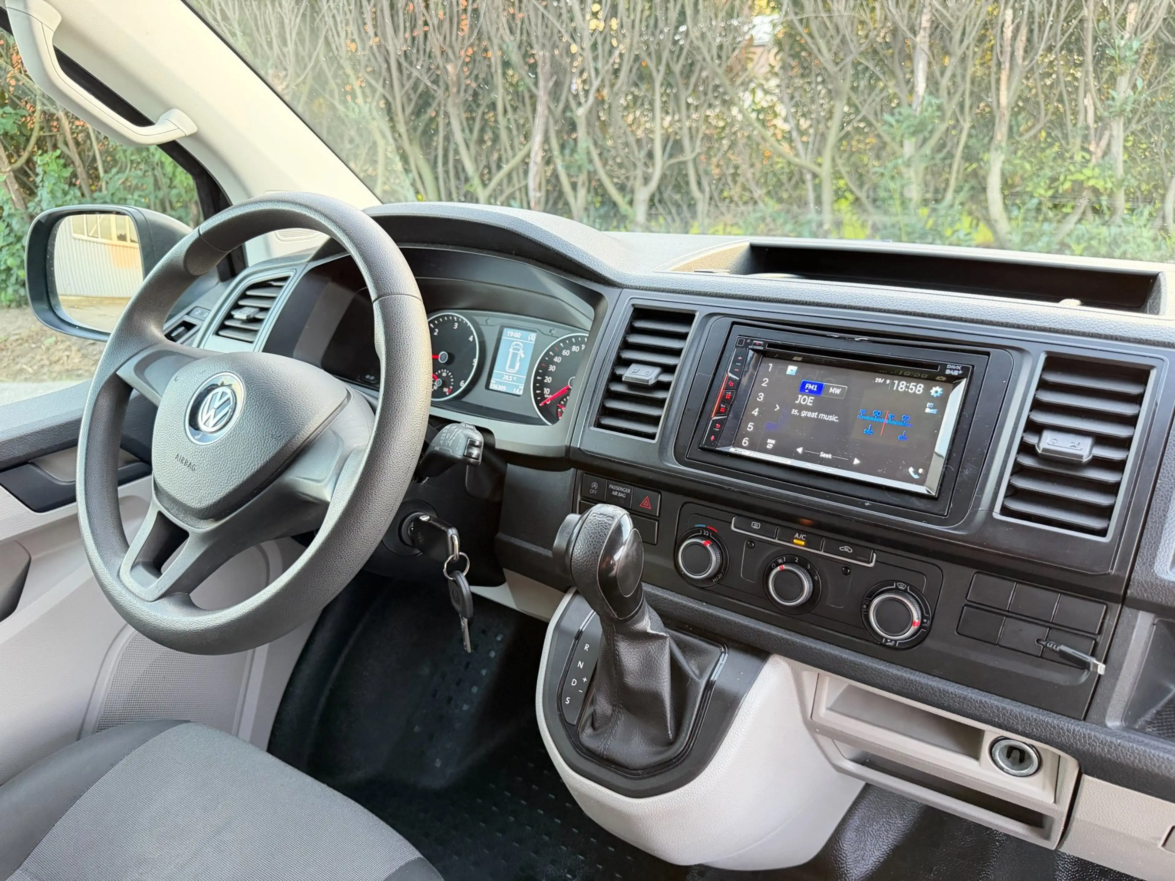 Volkswagen Transporter 2.0 TDI 140PK AUT L2H1 DC MARGE — photo 10