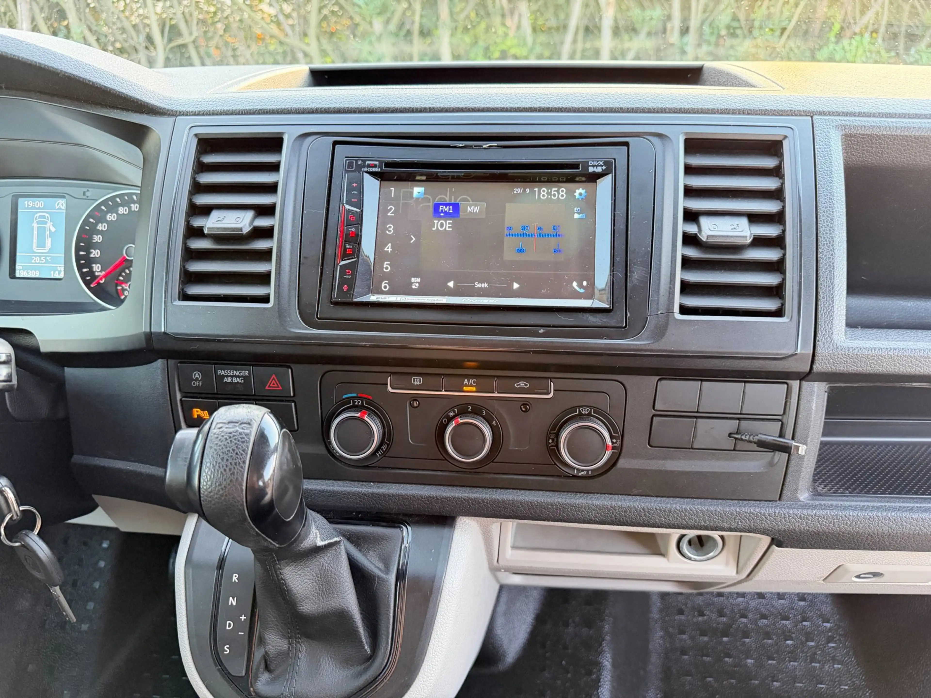 Volkswagen Transporter 2.0 TDI 140PK AUT L2H1 DC MARGE — photo 11
