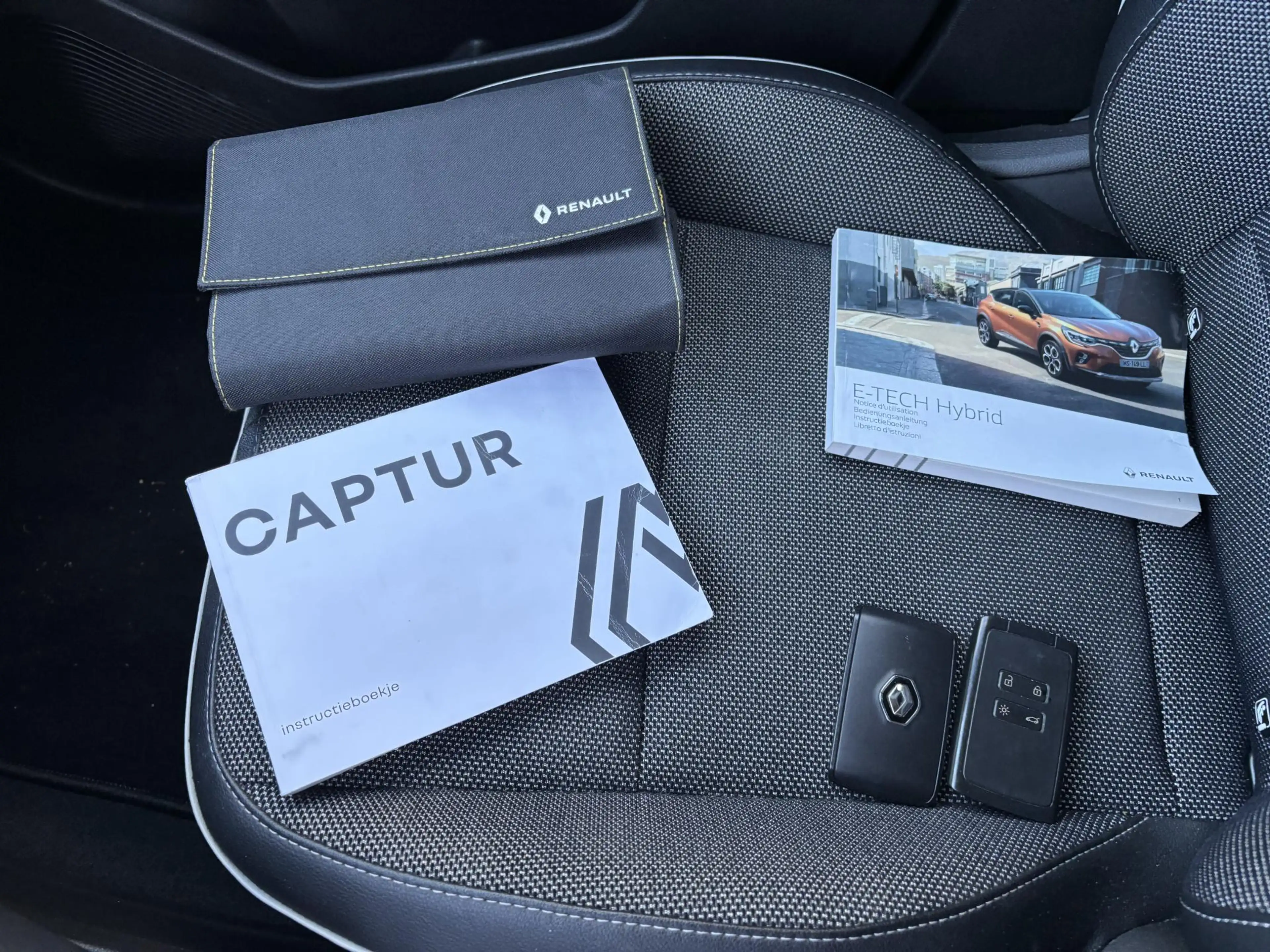 Renault Captur 1.6 E-Tech Hybrid 145 Rive Gauche l — photo 13