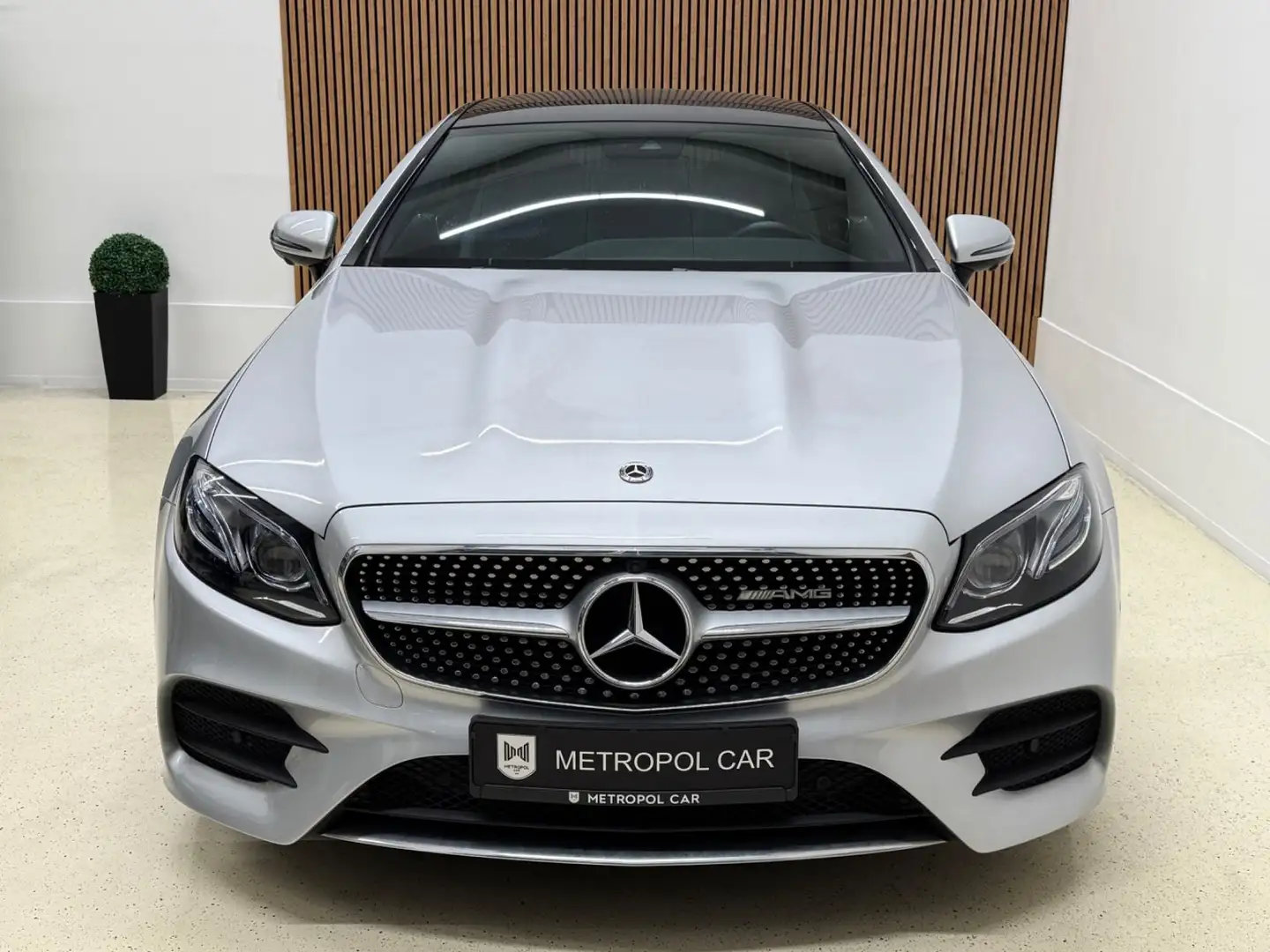 Mercedes-Benz E 400 Coupe 4Matic AMG-Line PANO/360°/NAVI/LMF Silber - 2