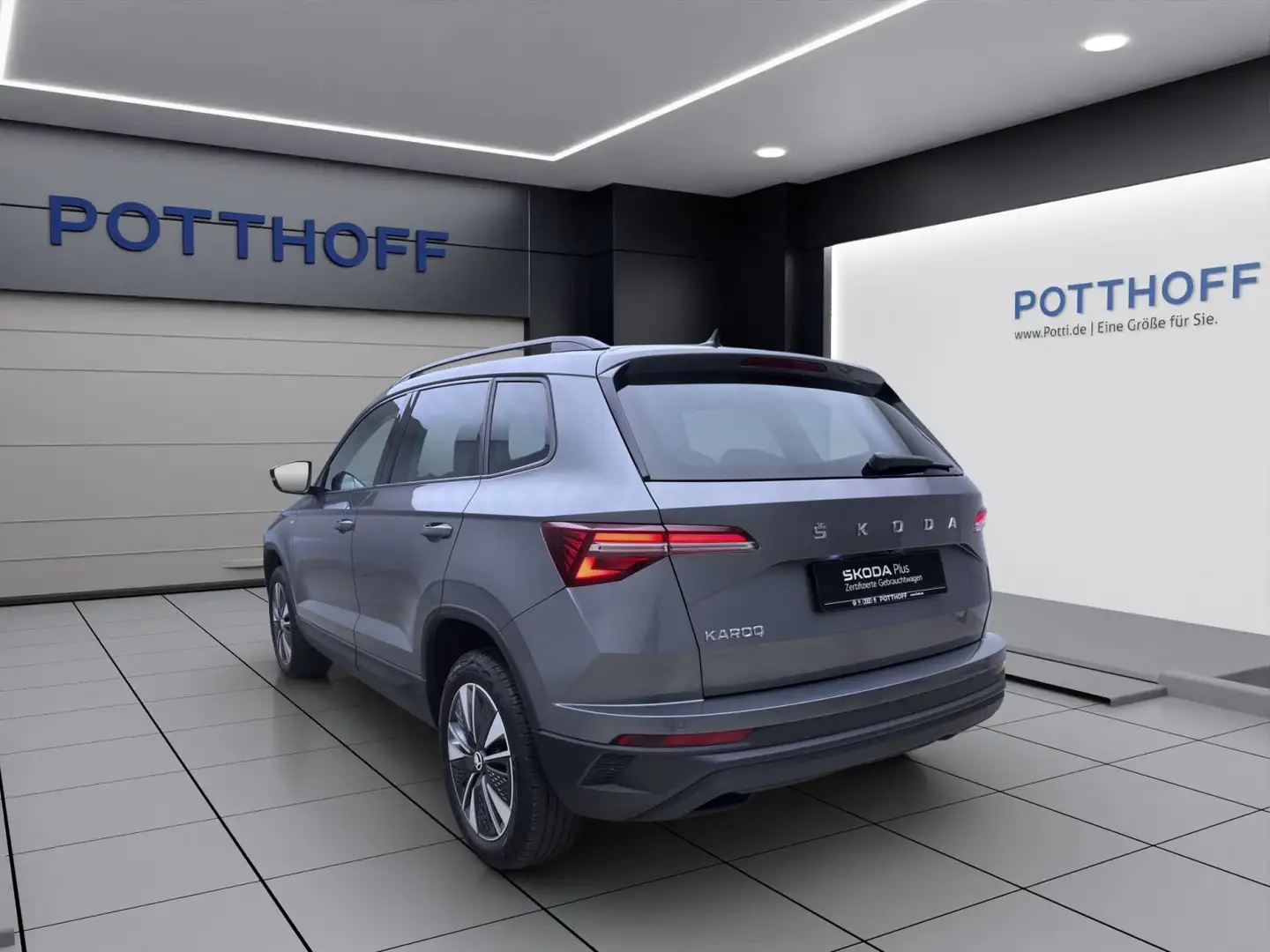 Skoda Karoq 2.0 TDI TOUR NAVI KAMERA PDC SITZHZG Grau - 2