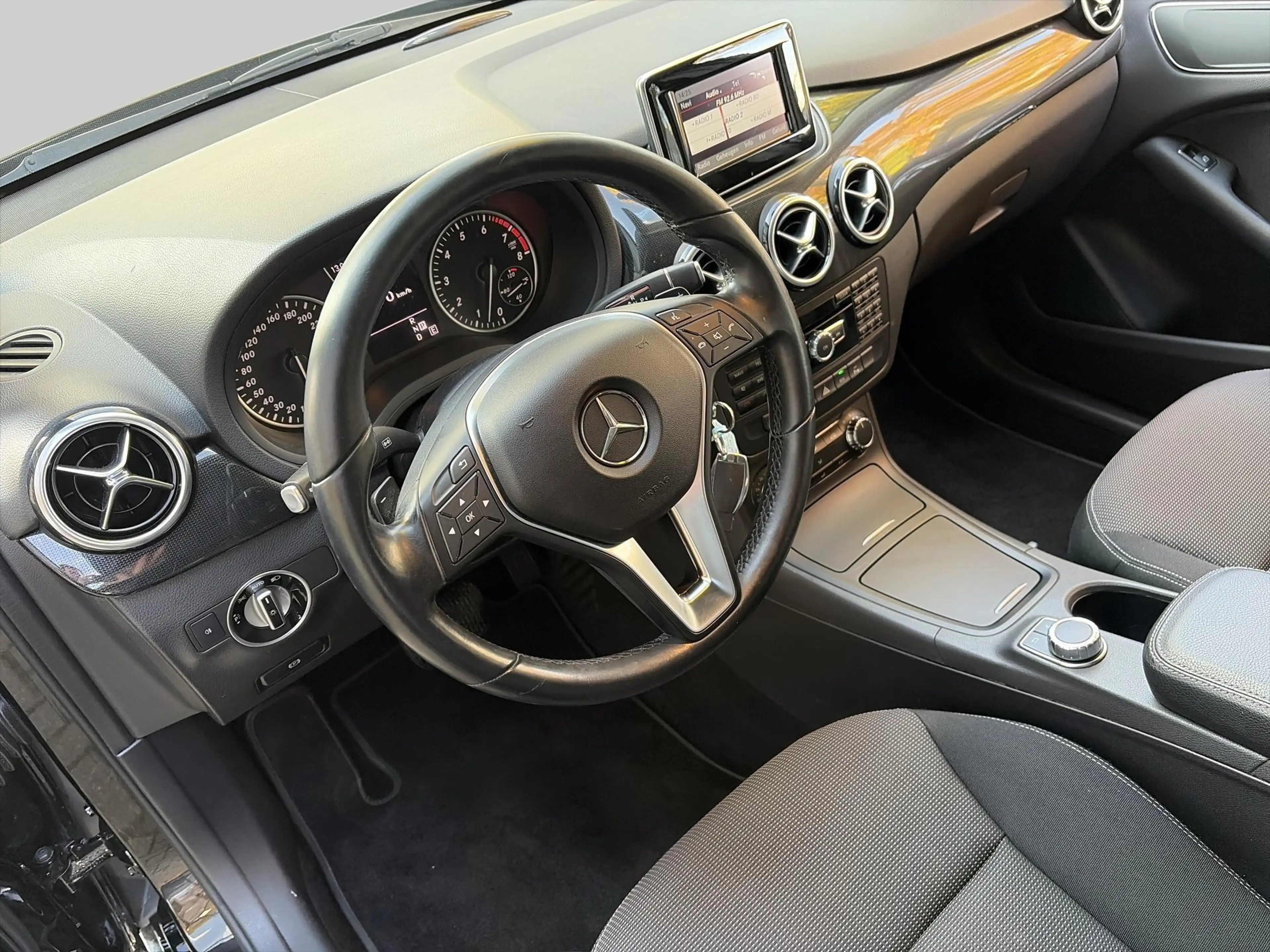 Mercedes-Benz B 200 Ambition | Trekhaak | Airco | Audio-navigatie full — photo 4