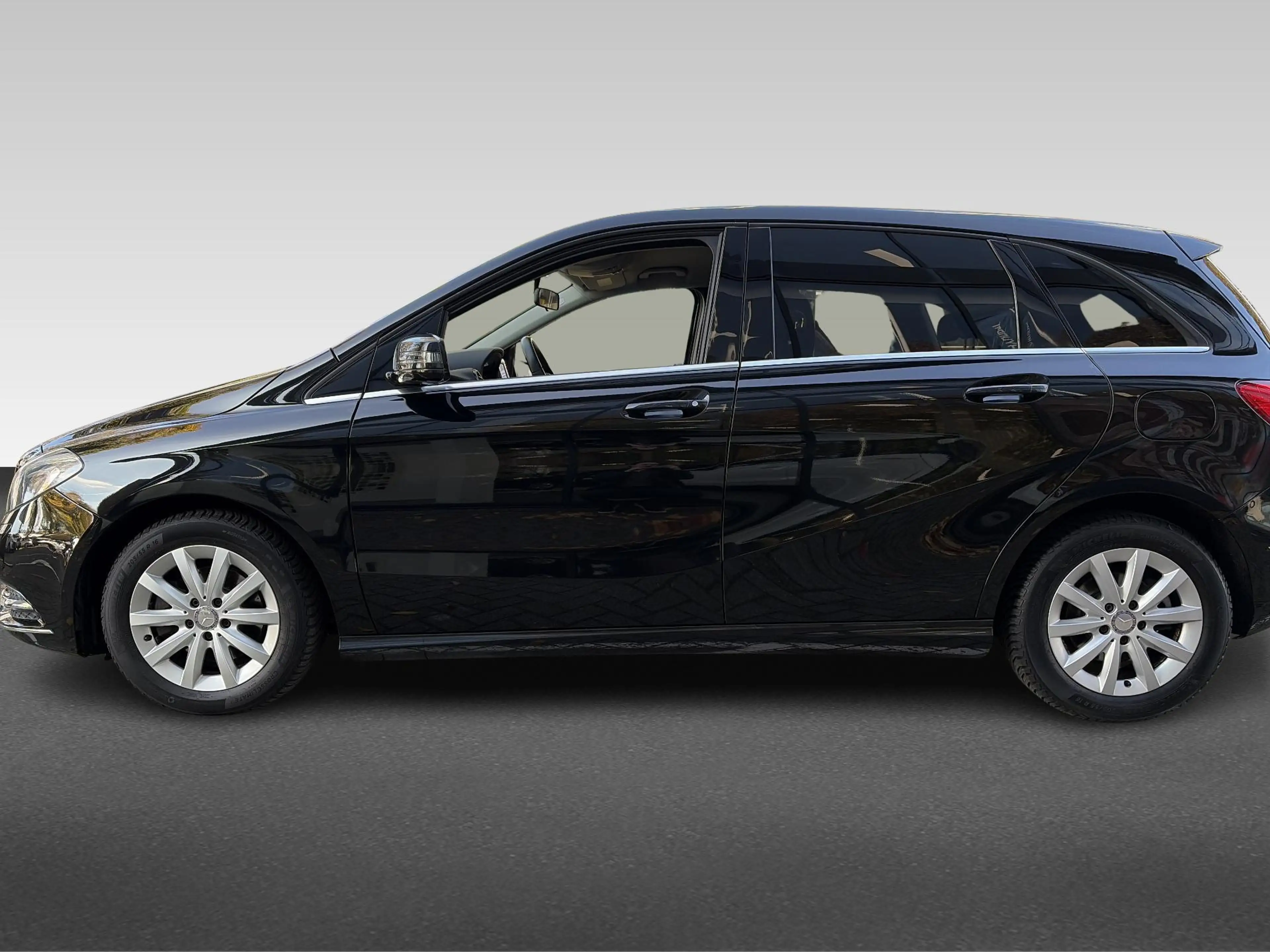 Mercedes-Benz B 200 Ambition | Trekhaak | Airco | Audio-navigatie full — photo 2