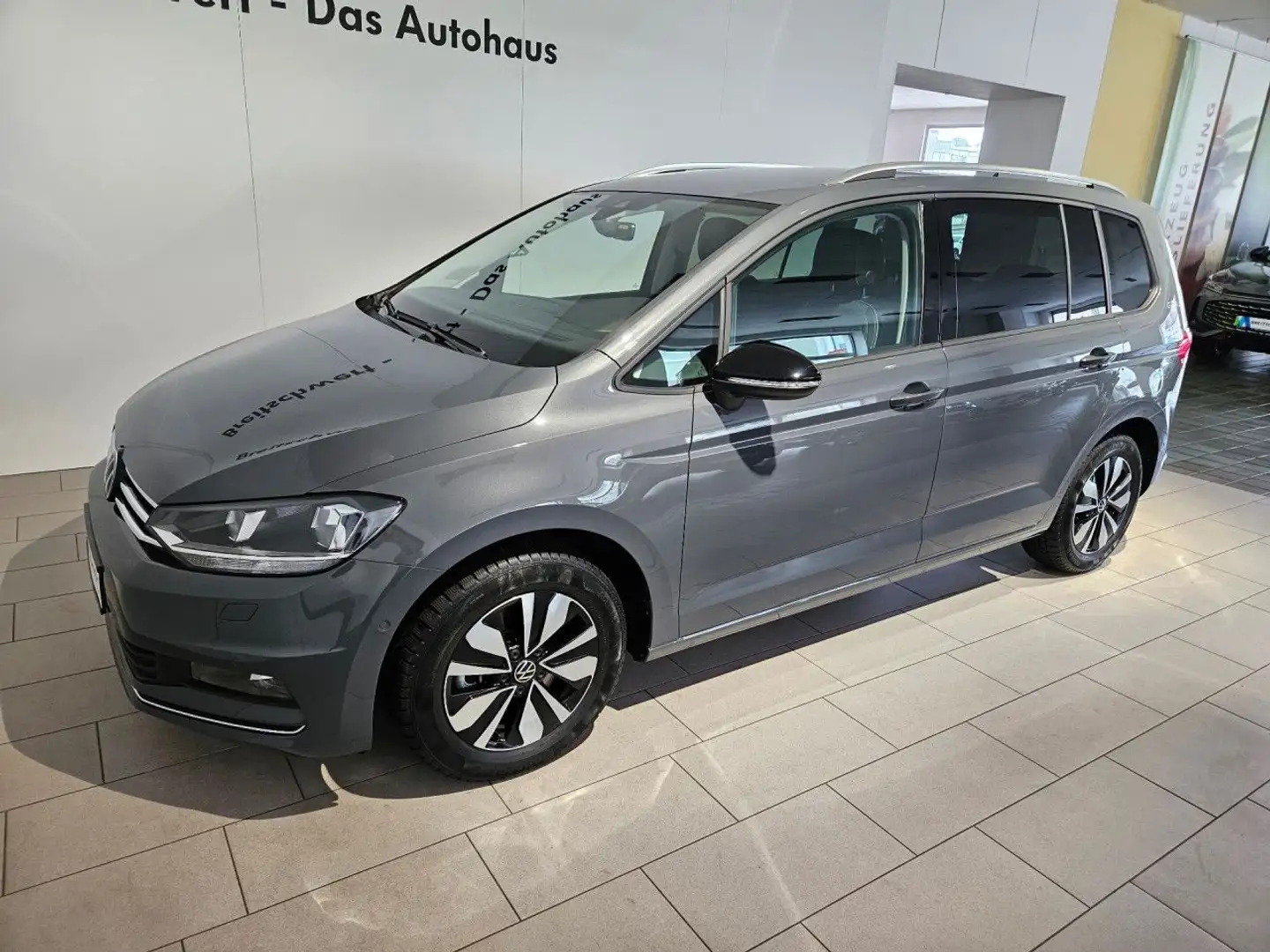 Volkswagen Touran 1.5 TSI Goal DSG RFK Nav Standhzg el.Heckkl Grijs - 2