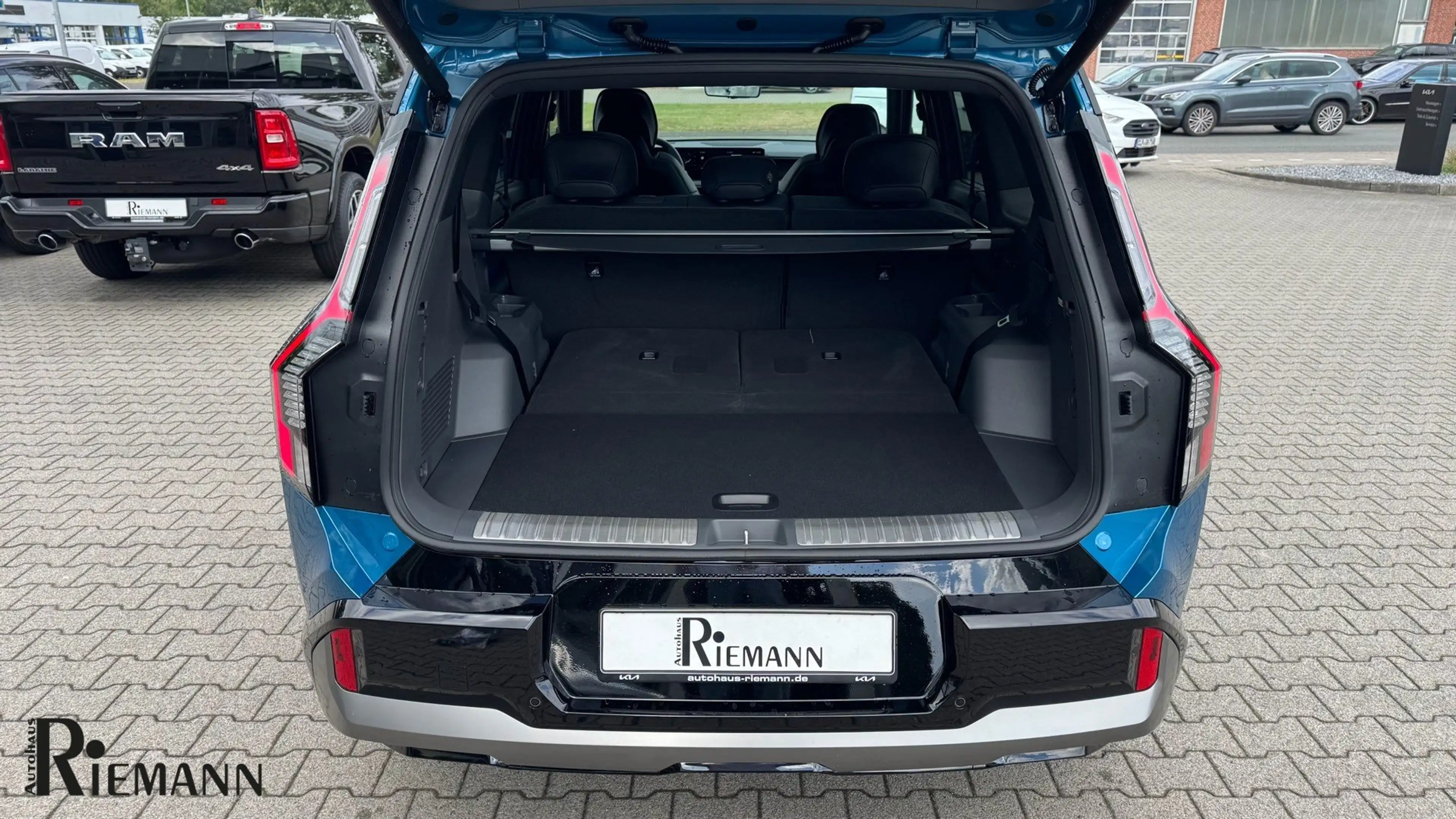 Kia EV9 99,8 kWh AWD GT + Panorama-Glasdach — photo 11