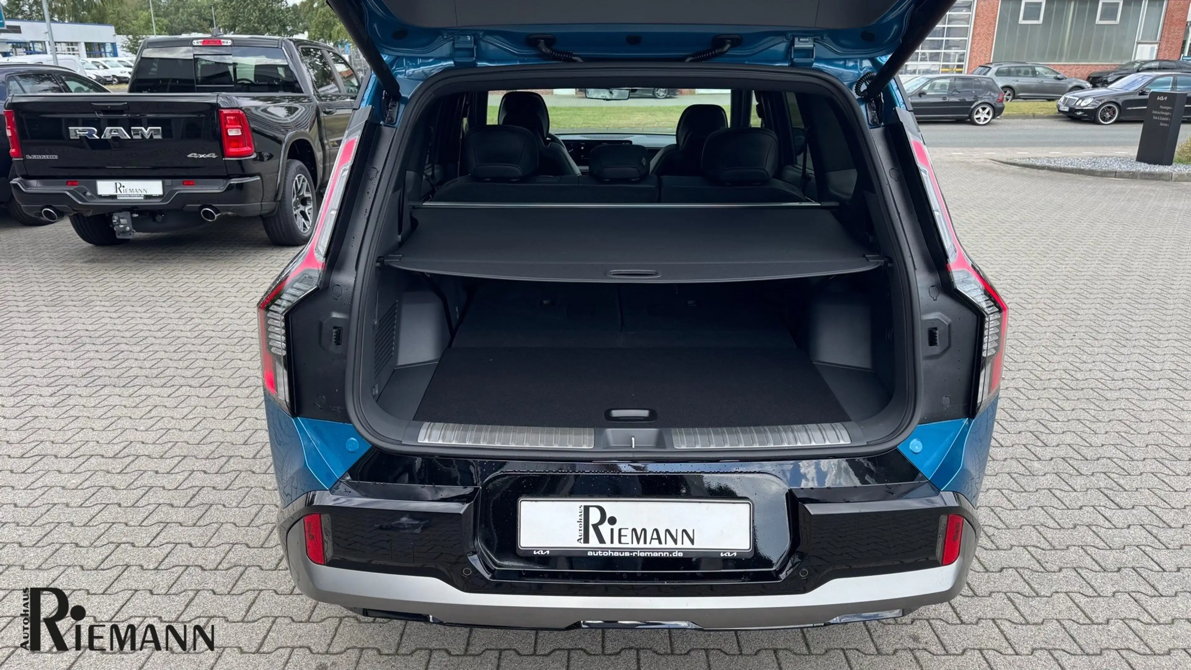 Kia EV9 99,8 kWh AWD GT + Panorama-Glasdach — photo 12