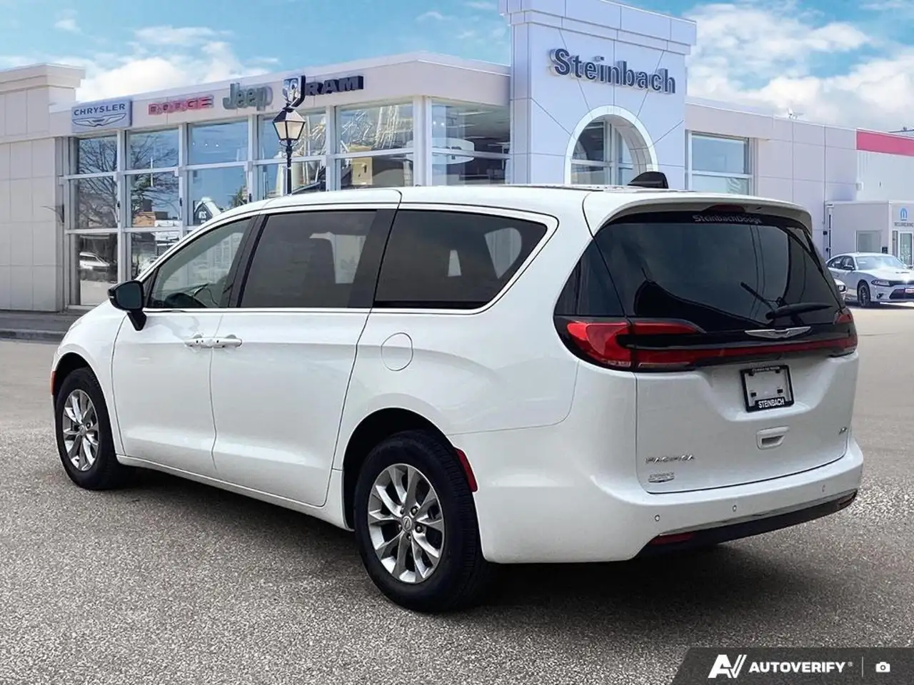 Chrysler Pacifica снимка Chrysler Pacifica