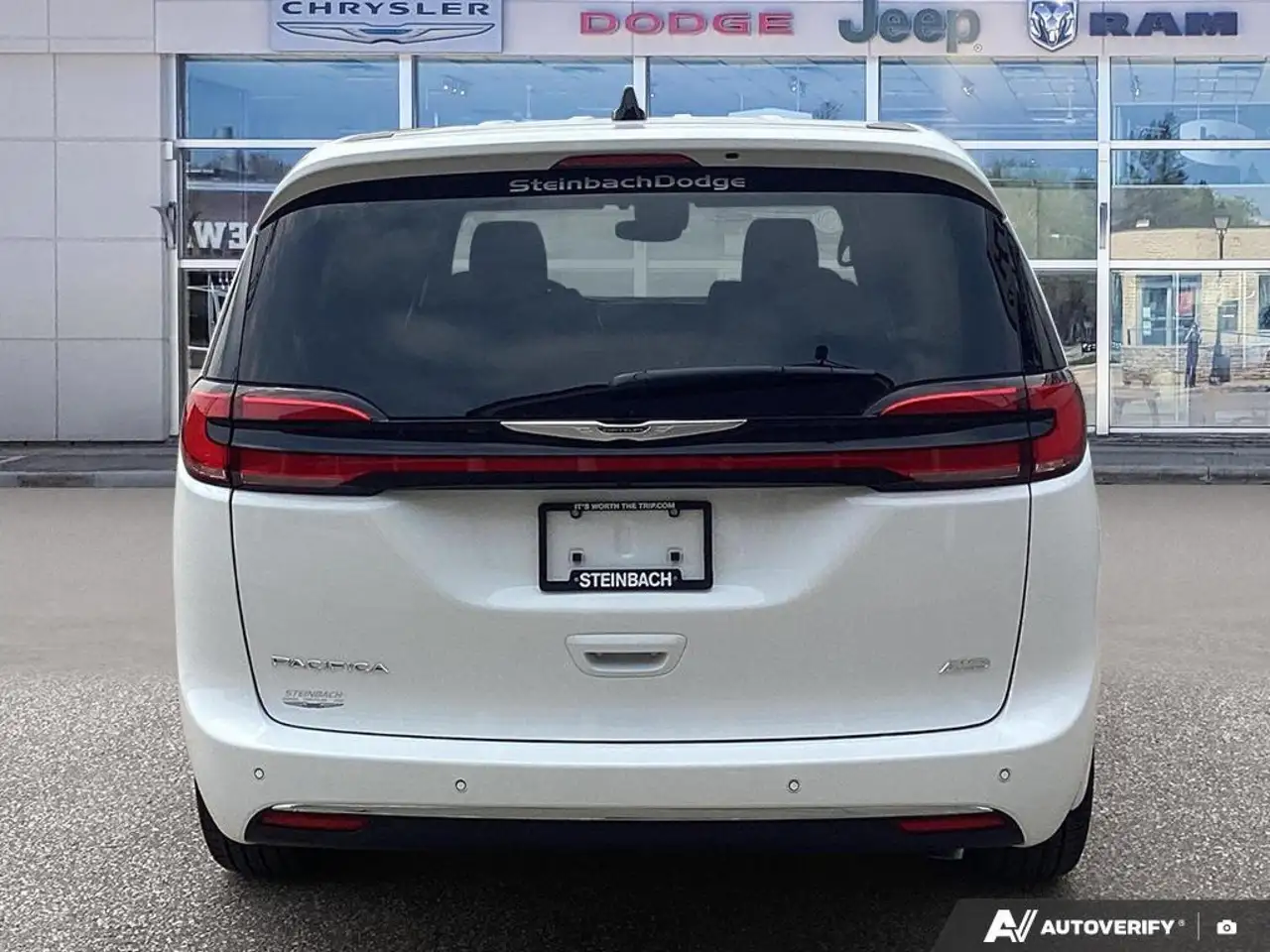 Chrysler Pacifica снимка Chrysler Pacifica
