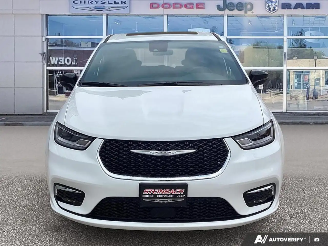 Chrysler Pacifica снимка Chrysler Pacifica