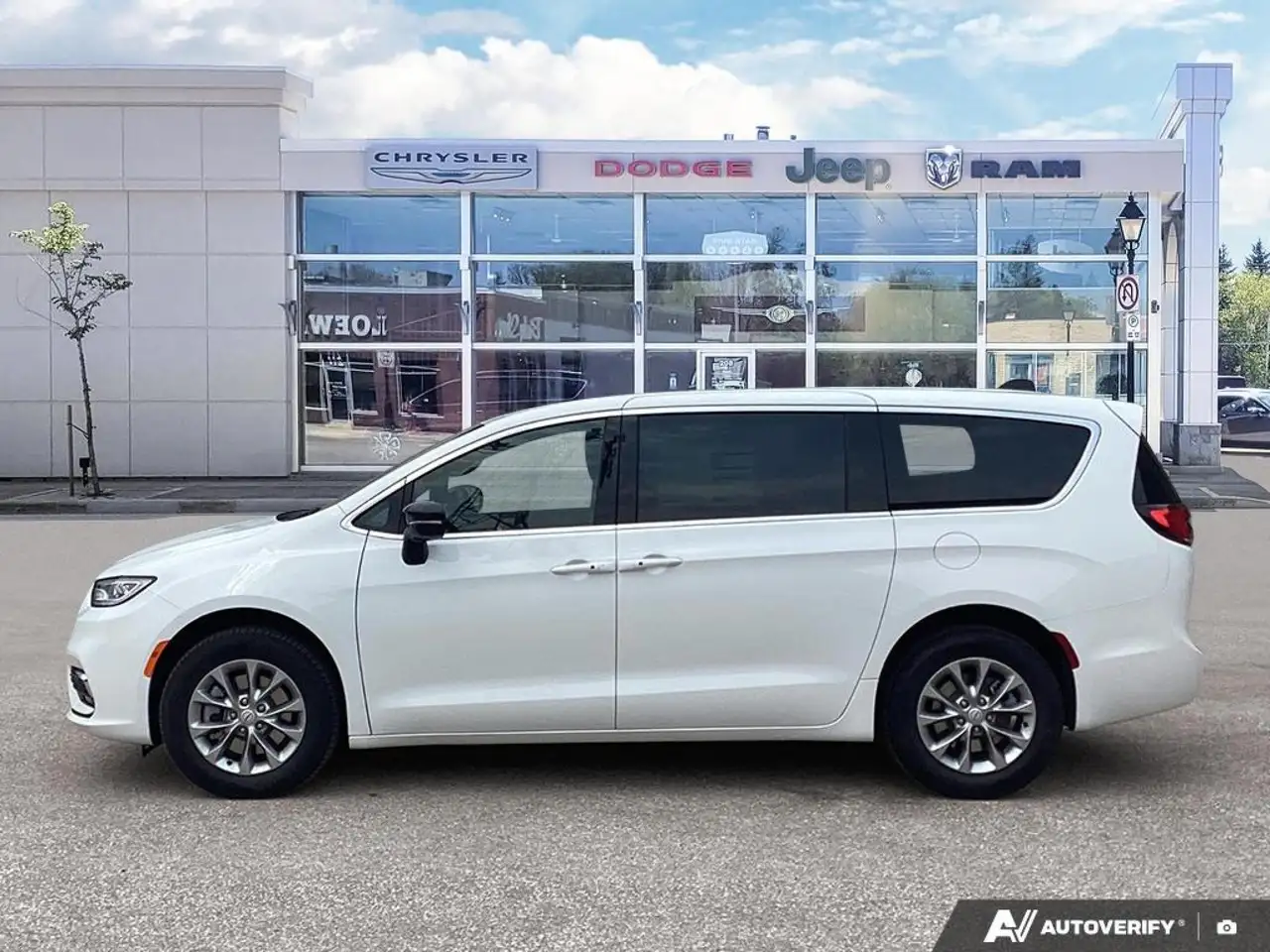 Chrysler Pacifica снимка Chrysler Pacifica