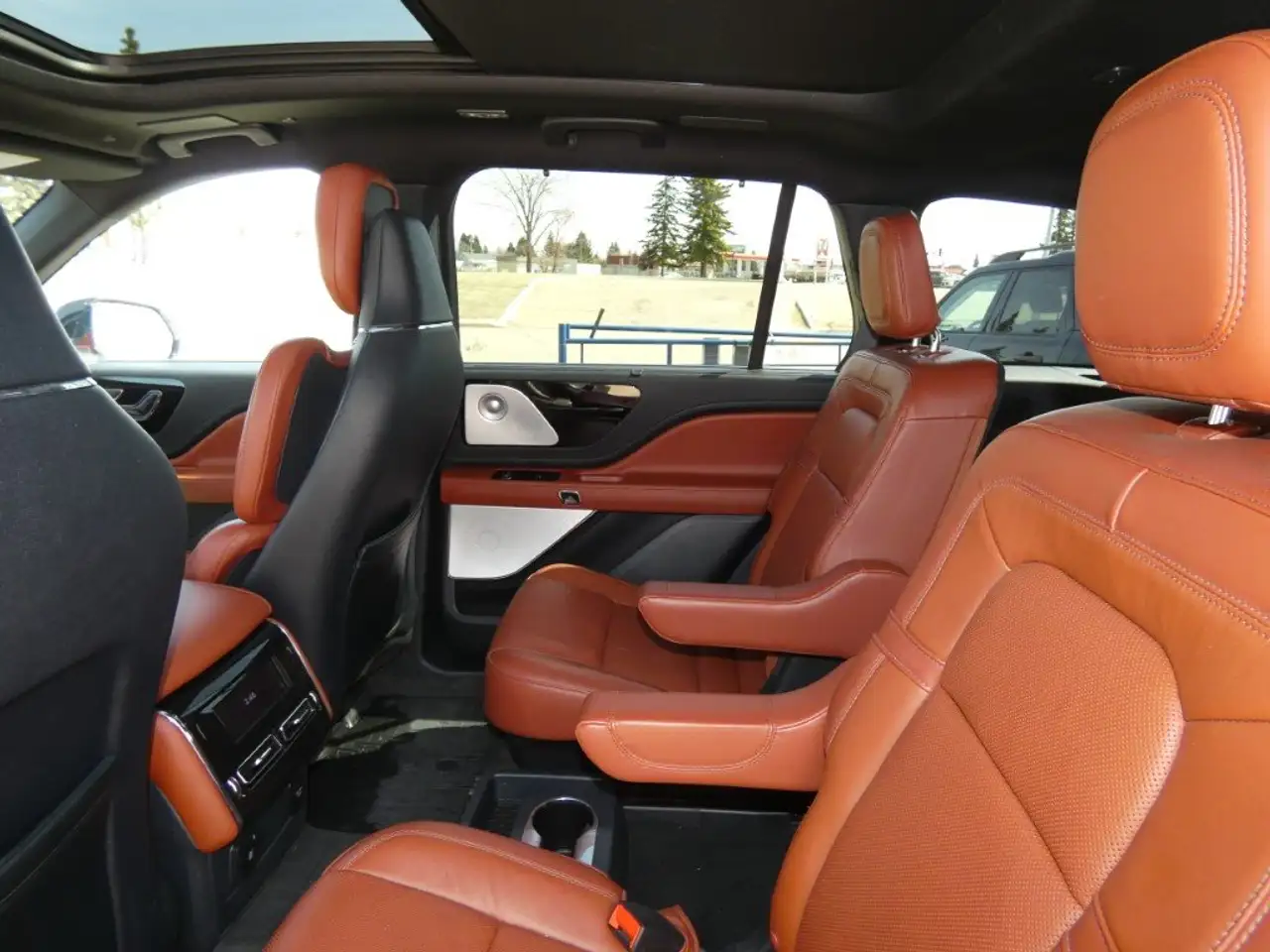 Lincoln Aviator снимка Lincoln Aviator