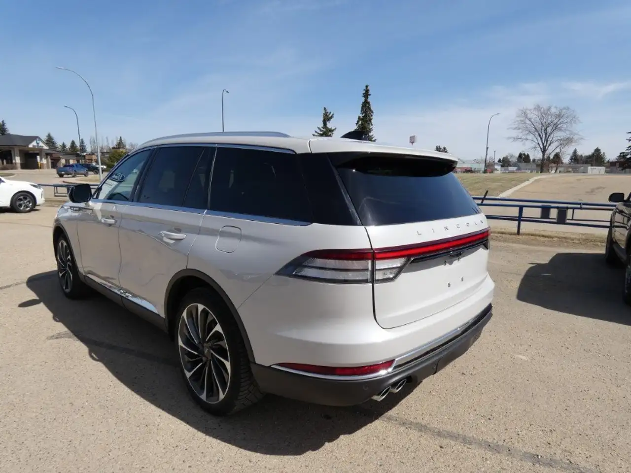 Lincoln Aviator снимка Lincoln Aviator