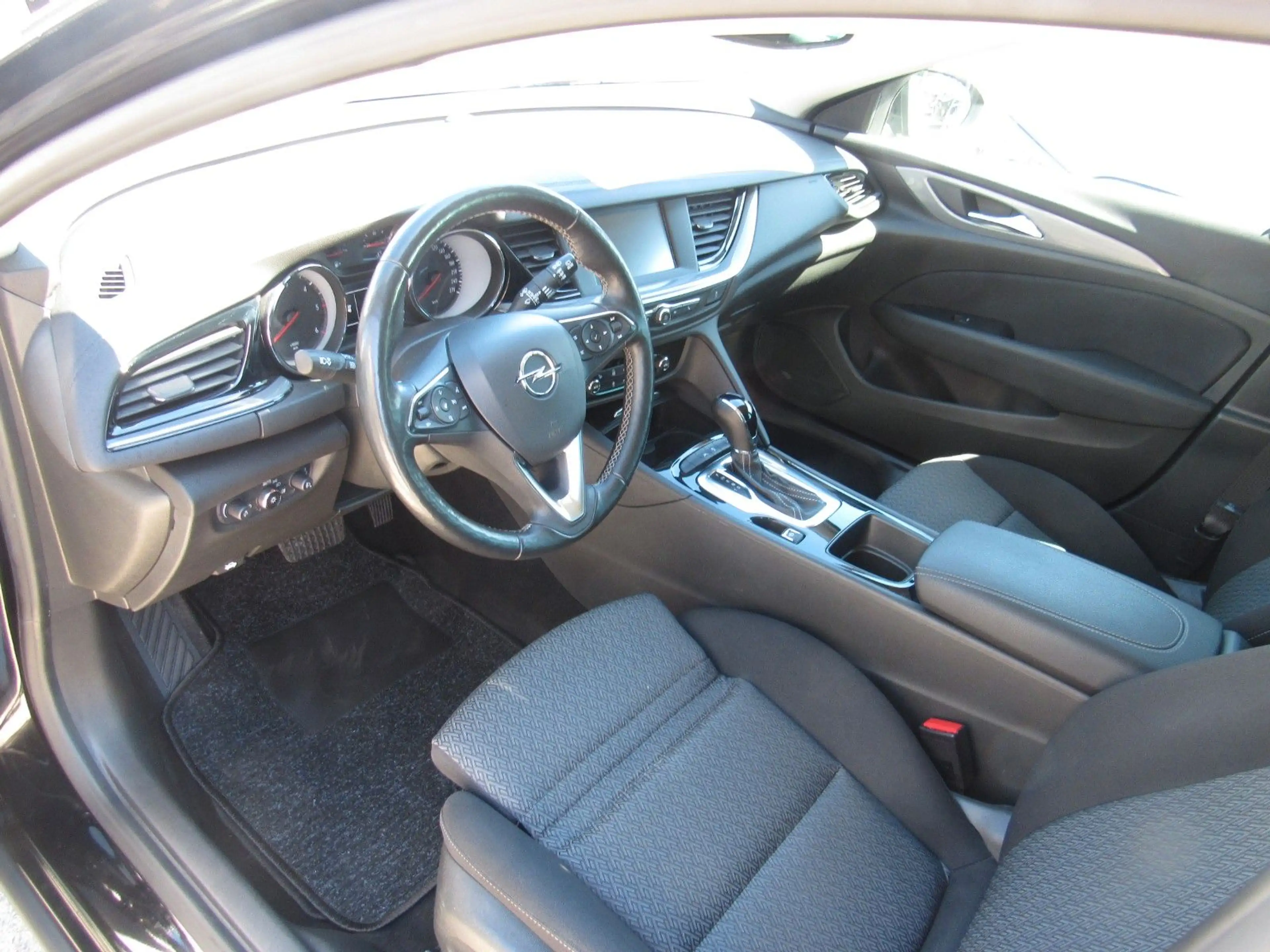 Opel Insignia B Sports Tourer Edition,AUTOMATIK. — photo 6