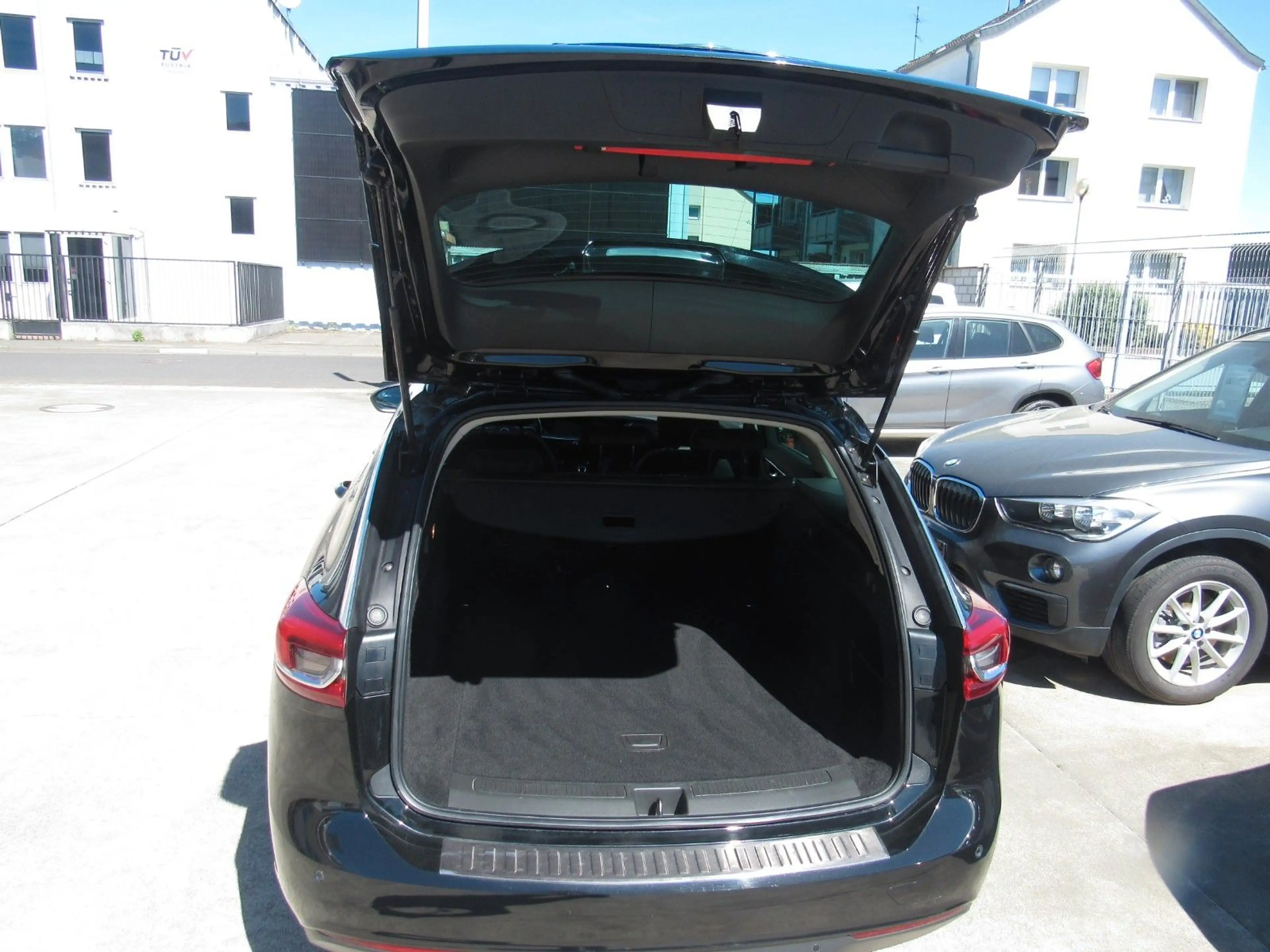 Opel Insignia B Sports Tourer Edition,AUTOMATIK. — photo 5