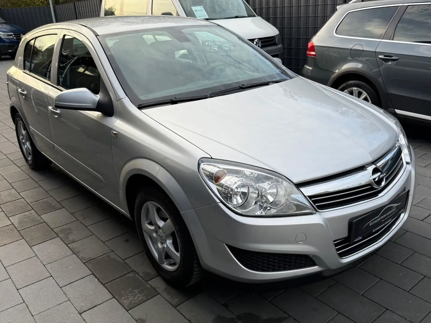 Opel Astra H Lim. Edition Klima AHK Silber - 2