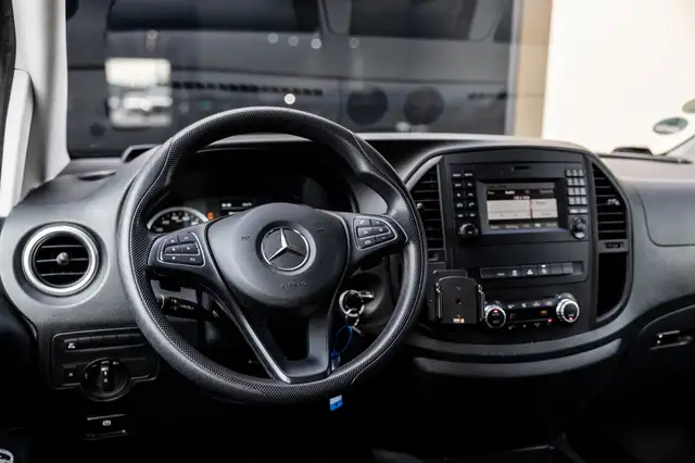 Mercedes-Benz Vito view 9