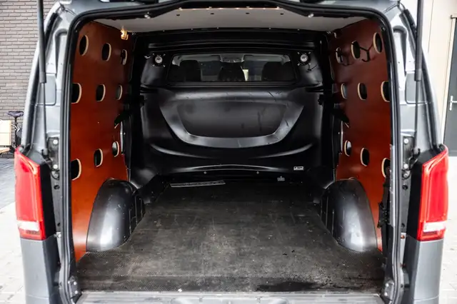 Mercedes-Benz Vito view 11