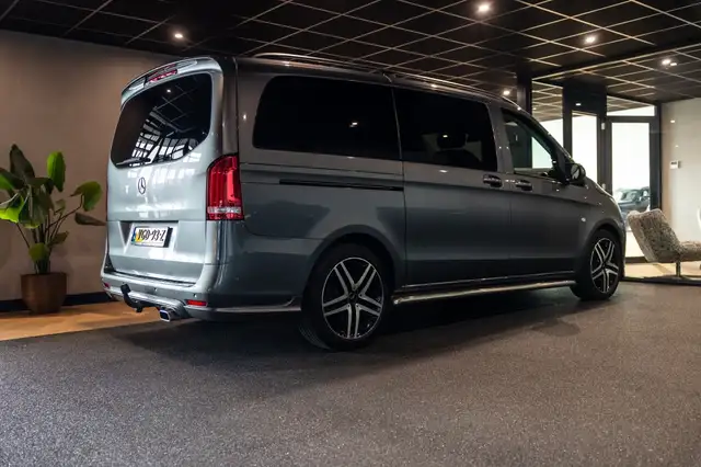 Mercedes-Benz Vito view 3