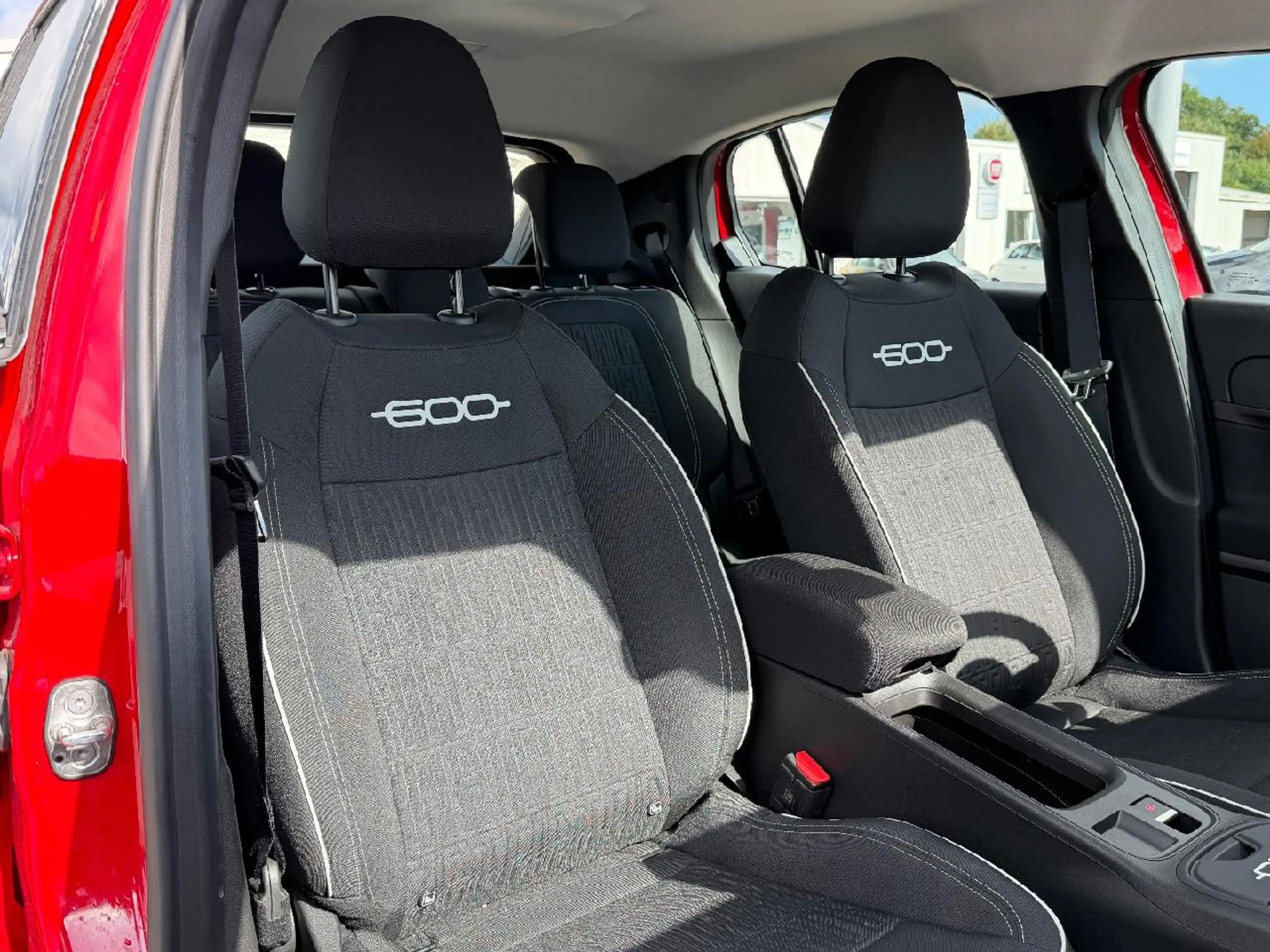 Fiat 600 Hybrid 125-Jahre-Edition — photo 6
