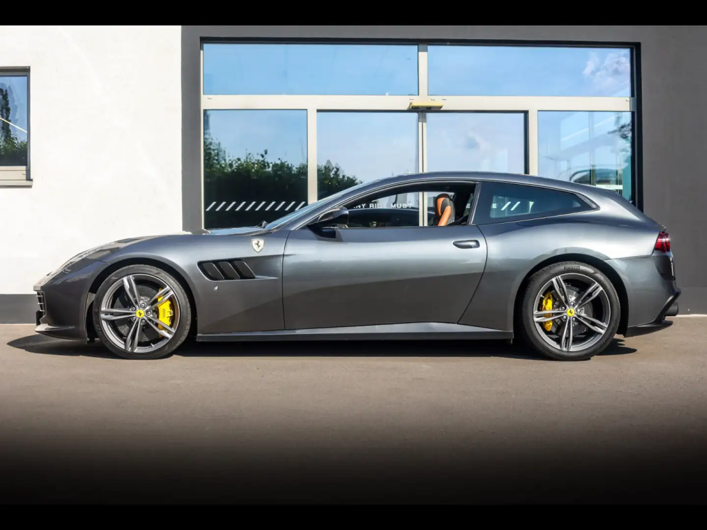 Ferrari GTC4 Lusso V12°LIFT°PANO°JBL°KAM 2x°PASSENGER DISPLAY°SPEC Grau - 2