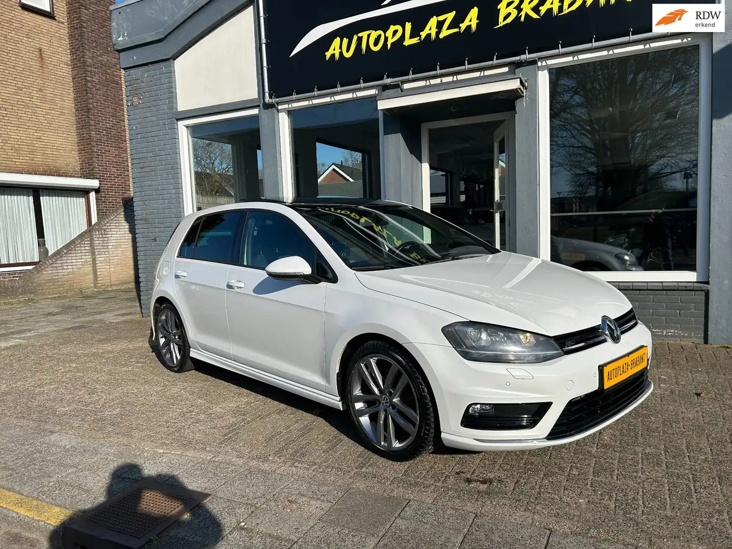 Volkswagen Golf 1.4 TSI R-LINE / CLIMAT / PDC / PANODAK Weiß - 1