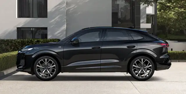 Audi Q3 view 3