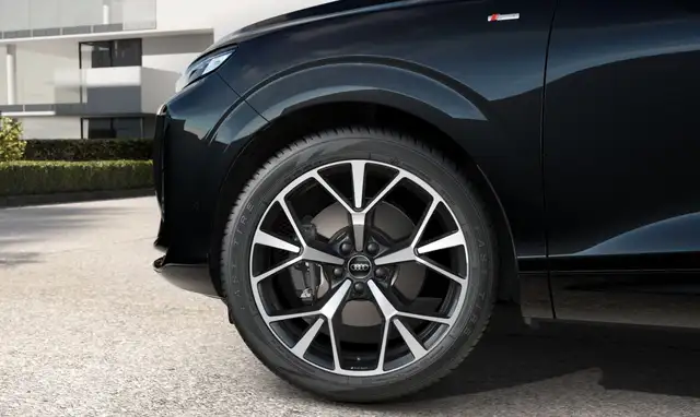 Audi Q3 view 6