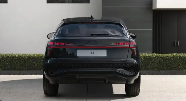 Audi Q3 view 4