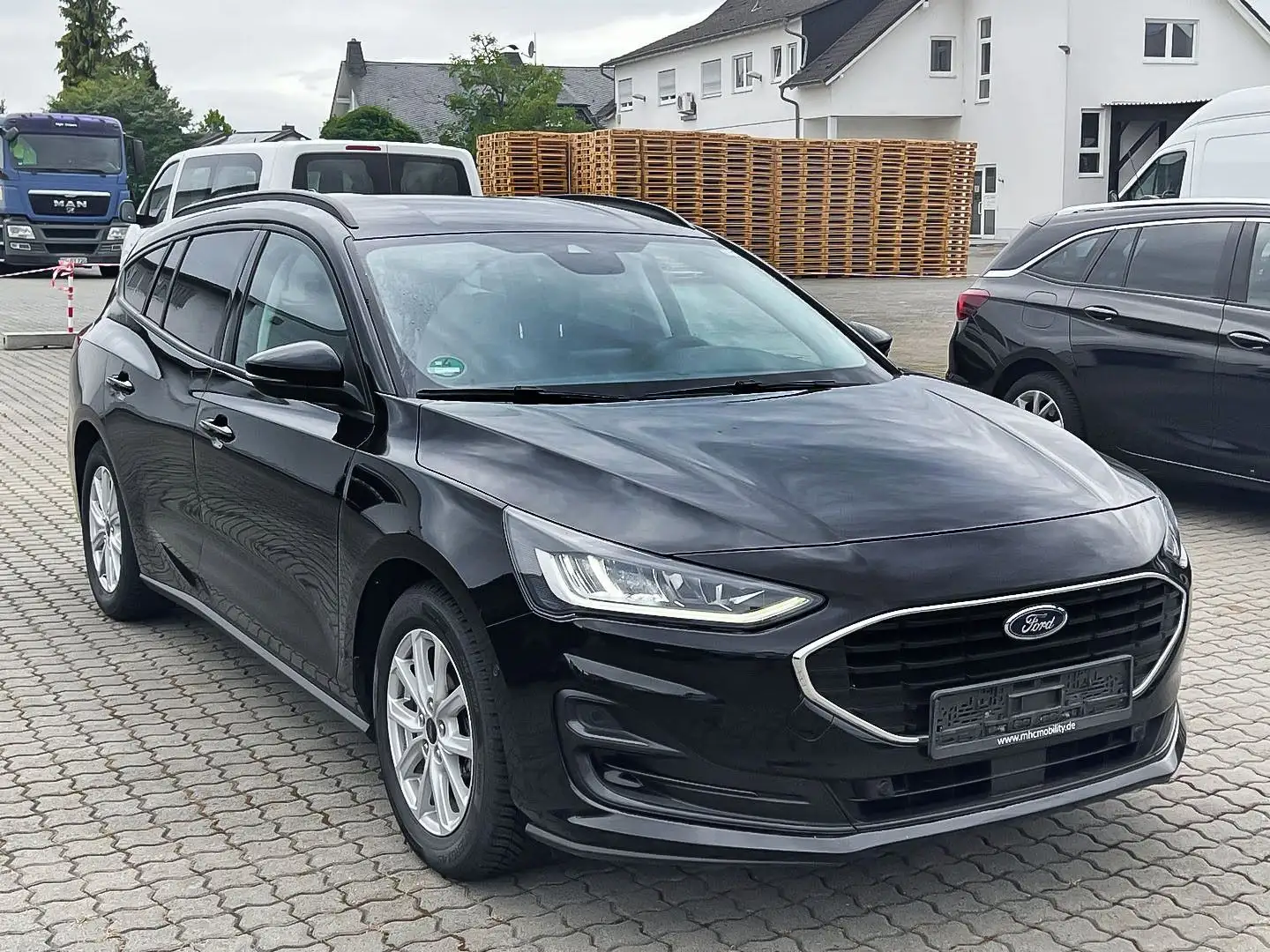 Ford Focus 1,5 EcoBlue Cool & Connect*Navi*LED*Kamera Schwarz - 2