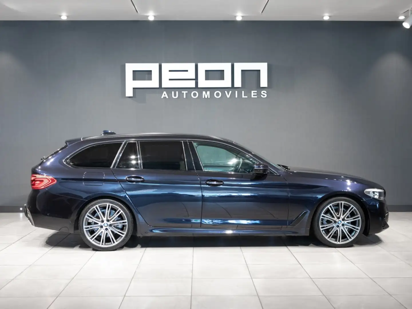BMW 520 520dA Touring Noir - 2