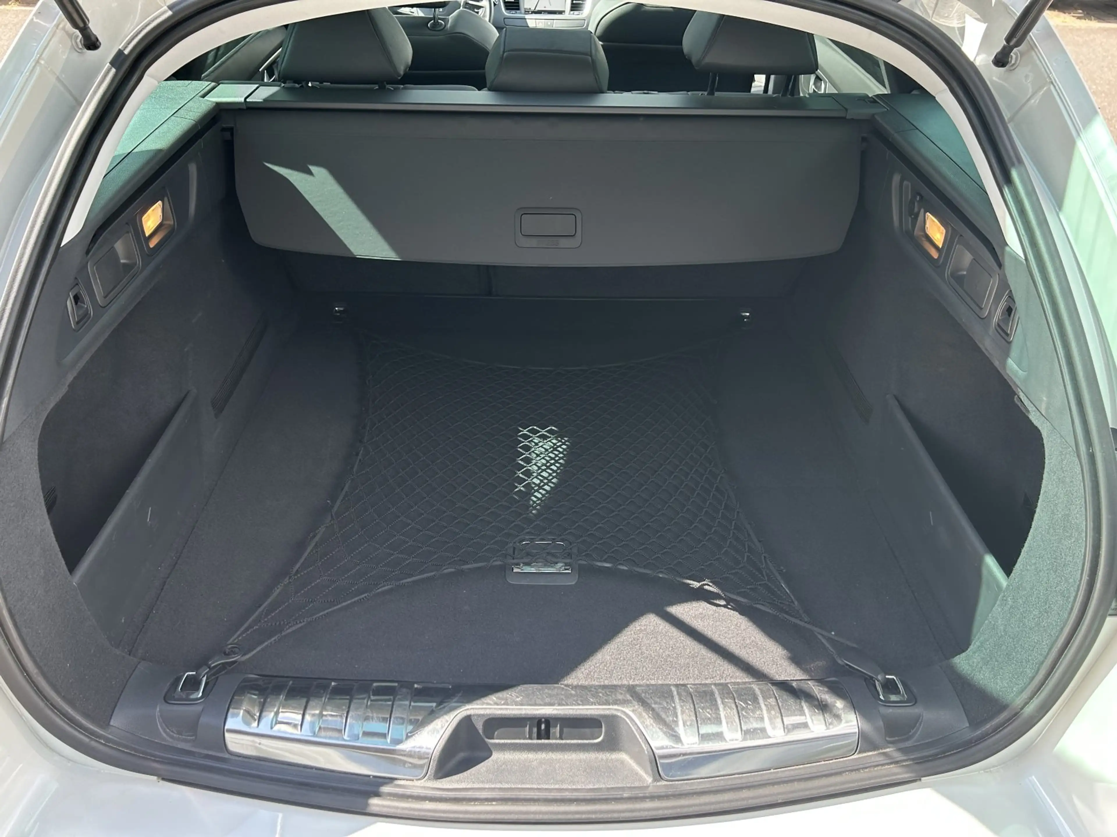 Peugeot 508 2.0 BlueHDi FAP 150 SW Allure — photo 13