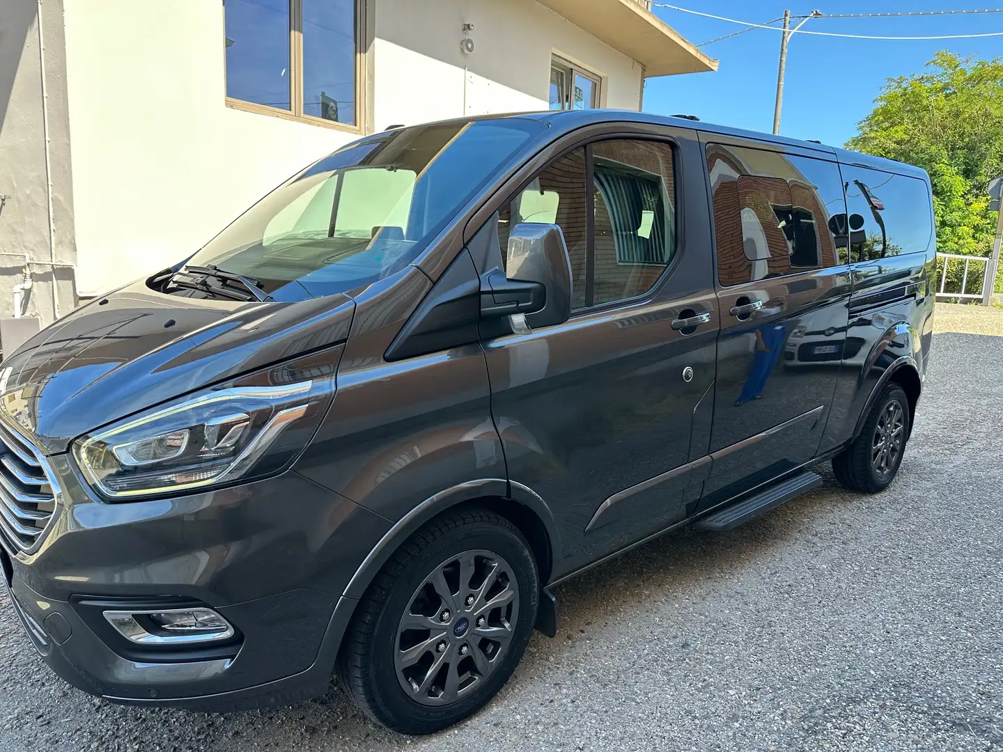 Ford Tourneo Custom 2.0 TDCI 185 CV AUTO 8 PL2 H1 LONG TITANIUM PLUS Grigio - 2