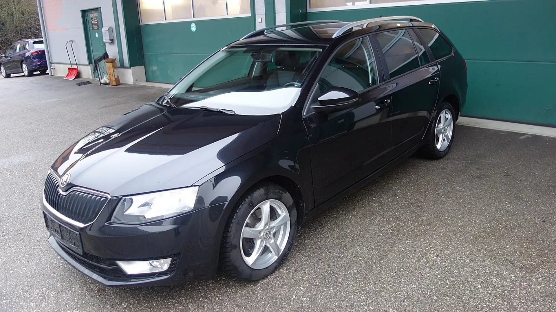 Skoda Octavia Combi 2,0 Elegance TDI, Navi, SHZ, 8-fach bereift Schwarz - 1
