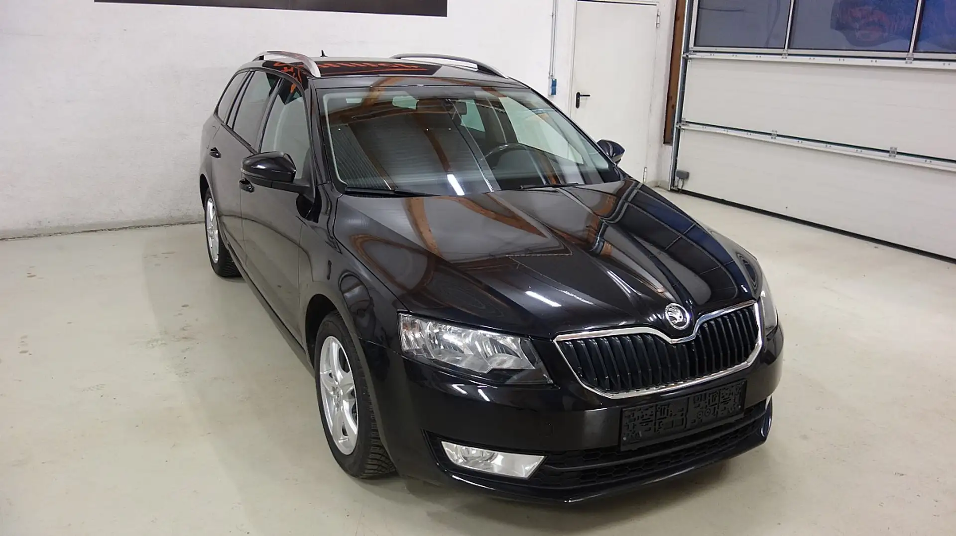 Skoda Octavia Combi 2,0 Elegance TDI, Navi, SHZ, 8-fach bereift Schwarz - 2