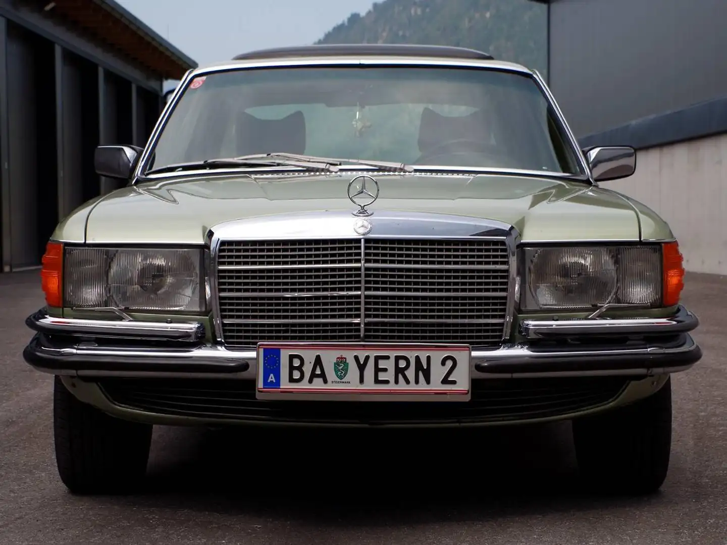 Mercedes-Benz 450 SEL, V8, österreichische Erstzulassung, Pappas-Classic gepflegt Grün - 2