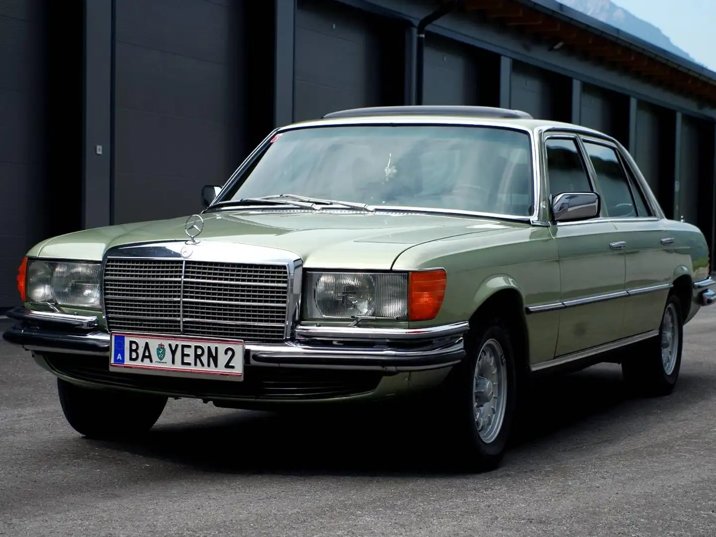 Mercedes-Benz 450 SEL, V8, österreichische Erstzulassung, Pappas-Classic gepflegt Grün - 1