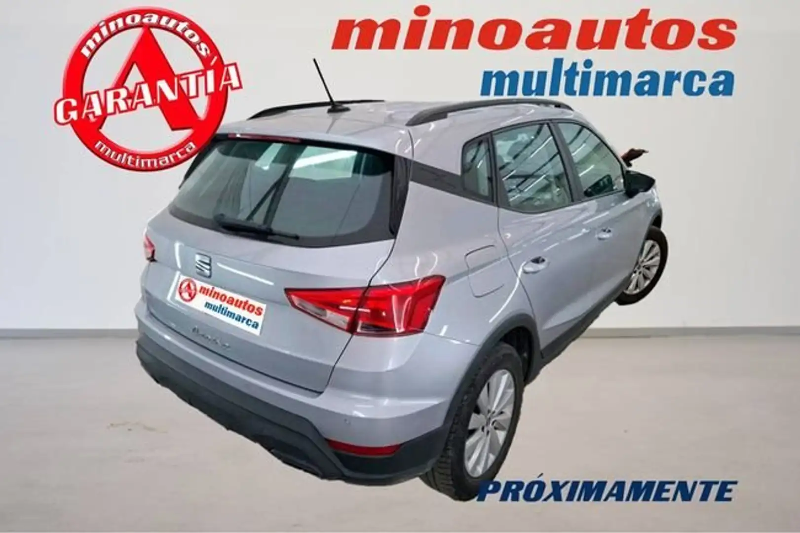SEAT Arona 1.0 ECOTSI 95 CV BUSIENESS Plateado - 2