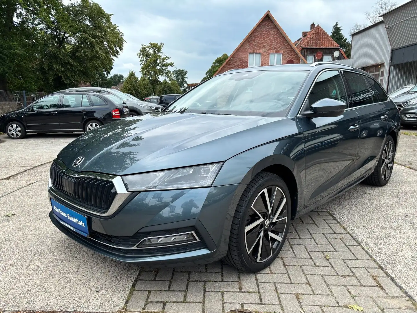 Skoda Octavia Combi 2.0TDI DSG Style Gris - 1