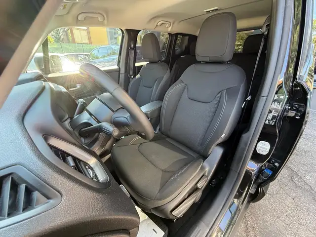 Jeep Renegade view 8