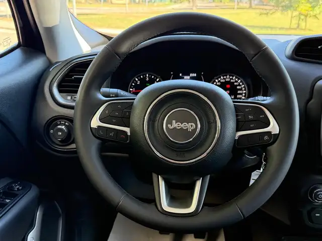 Jeep Renegade view 11