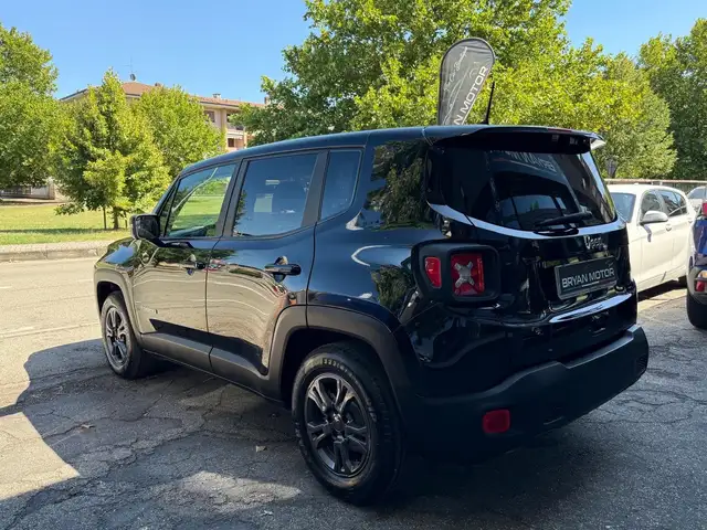 Jeep Renegade view 3