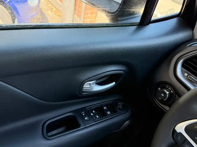 Jeep Renegade view 15