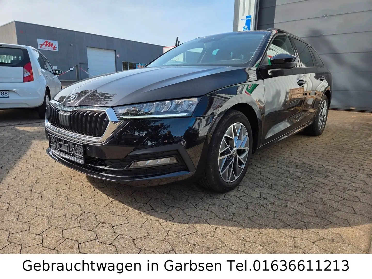 Skoda Octavia Tour 2.0TDI Navi AHK LED 4x Sitzheizung Noir - 2